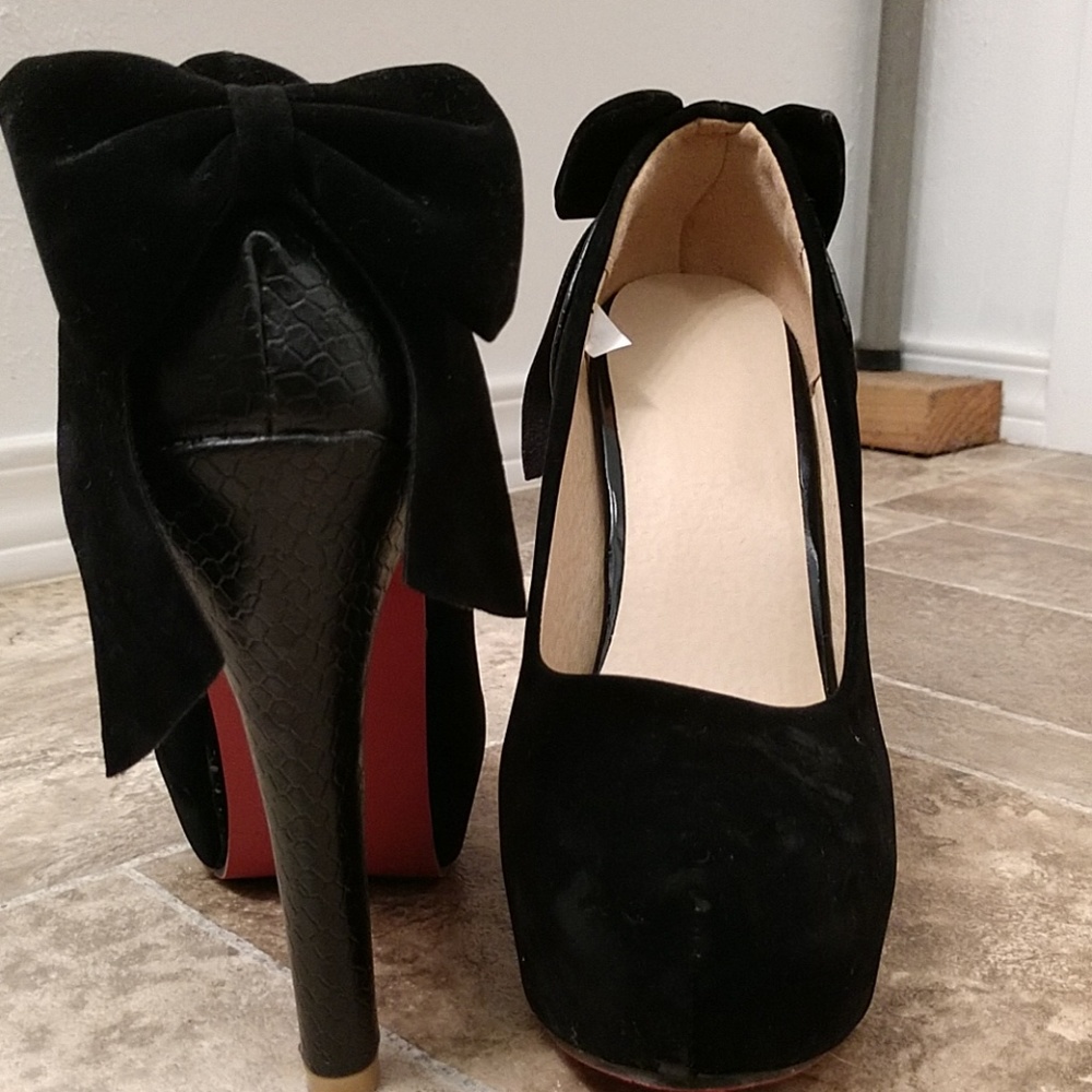 Bow heels size 37, 6/7